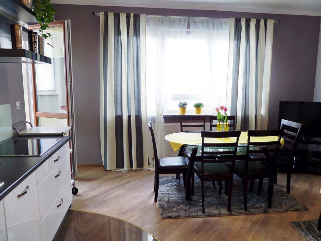 Apartamenty Silver Premium Варшава Стая снимка